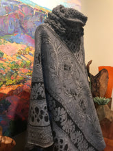 Load image into Gallery viewer, Artisan Caamano Alpaca Pancho Cowl Peru Gray Black