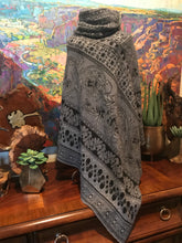Load image into Gallery viewer, Artisan Caamano Alpaca Pancho Cowl Peru Gray Black