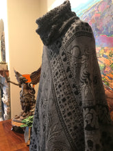 Load image into Gallery viewer, Artisan Caamano Alpaca Pancho Cowl Peru Gray Black