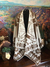 Load image into Gallery viewer, Artisan Caamano Alpaca Shawl Peru Southwestern White Brown Reversible