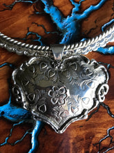 Load image into Gallery viewer, Artisan Jewelry Ala Blanca Hand Stamped Heart Scalloped Rope Collar German Silver