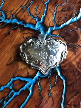 Load image into Gallery viewer, Artisan Jewelry Ala Blanca Hand Stamped Heart Scalloped Rope Collar German Silver