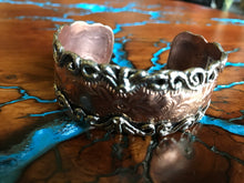 Load image into Gallery viewer, Artisan Jewelry Ala Blanca Hand Stamped Scalloped Cuff German Silver Copper
