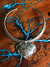 Load image into Gallery viewer, Artisan Jewelry Ala Blanca Hand Stamped Heart Scalloped Rope Collar German Silver