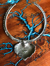 Load image into Gallery viewer, Artisan Jewelry Ala Blanca Hand Stamped Heart Scalloped Rope Collar German Silver