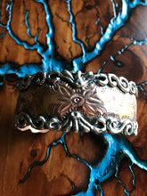 Load image into Gallery viewer, Artisan Jewelry Ala Blanca Hand Stamped Scalloped Cuff German Silver Copper