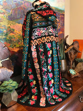 Load image into Gallery viewer, Johnny Was Seil Hooded Duster Medium Black Embroidered
