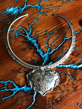 Load image into Gallery viewer, Artisan Jewelry Ala Blanca Hand Stamped Heart Scalloped Rope Collar German Silver
